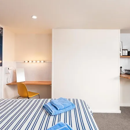 Compact Room, Free Private Parking Whitby Exterior photo